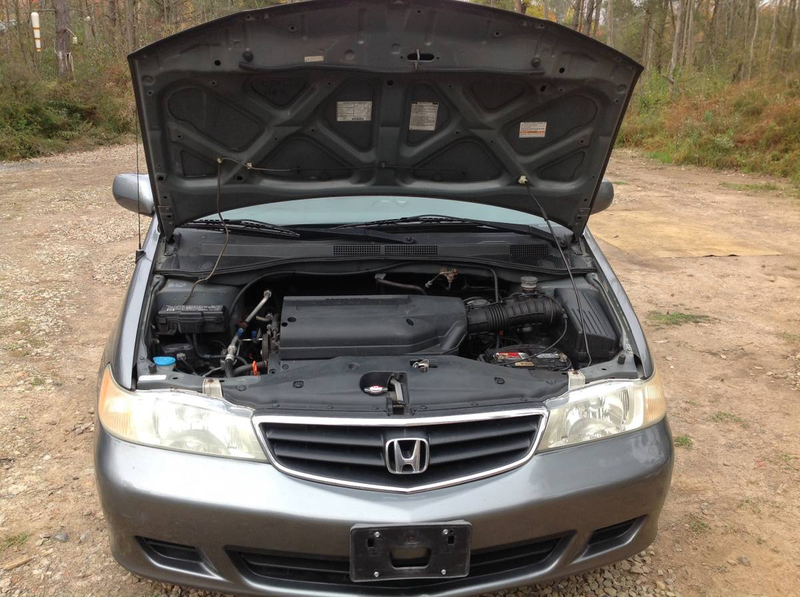 Illustration for article titled At $6,000, Would Buying This Stick Shift 2002 Honda Odyssey Be a Total Trip?